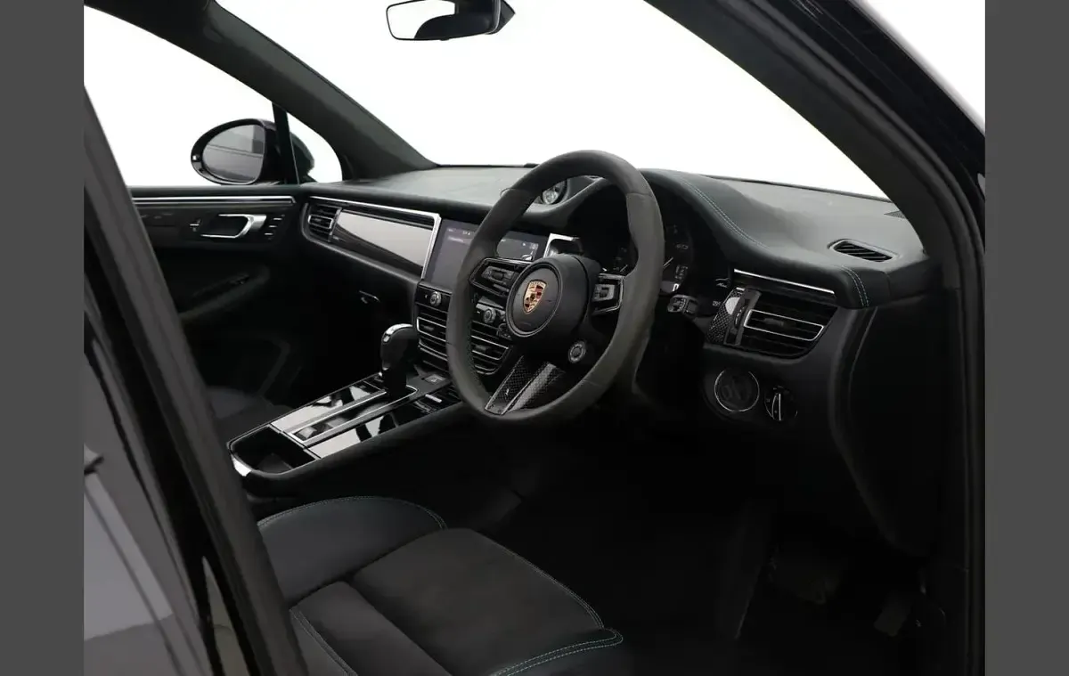 Used Porsche Macan 434 HP (319 kW) 2023 Black SUV