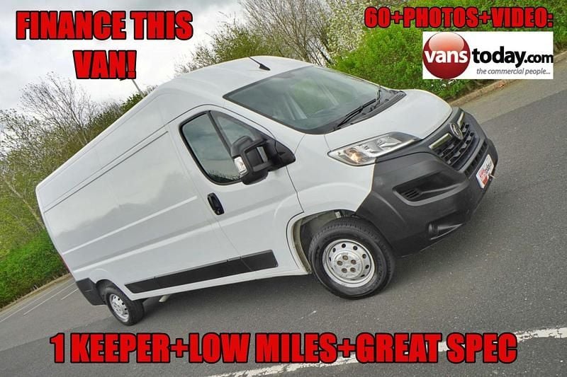 Second-hand Vauxhall Movano 2023 Alb