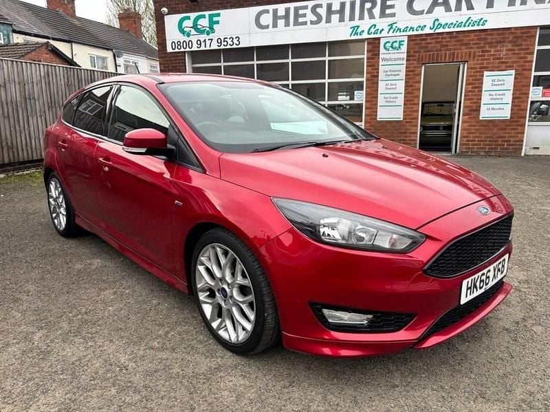 Used Ford Focus ST-Line 125 HP (91 kW) 2017 Red Hatchback