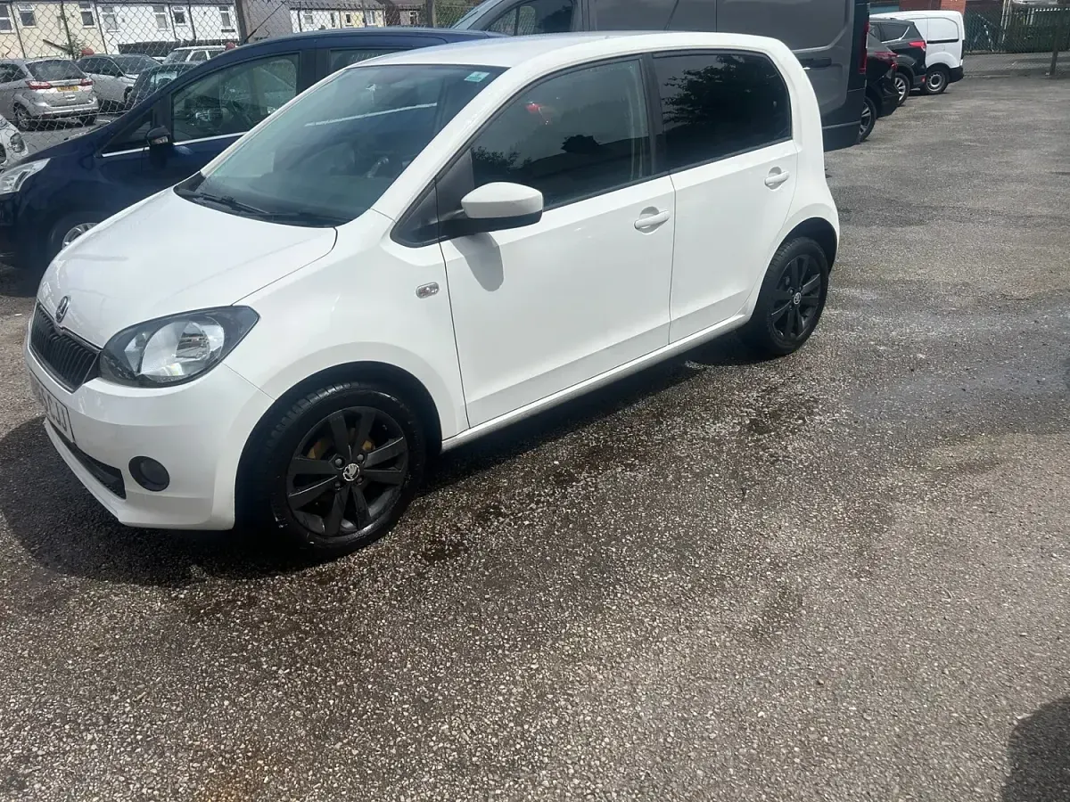 Used Skoda Citigo 75 HP (55 kW) 2015 White Hatchback