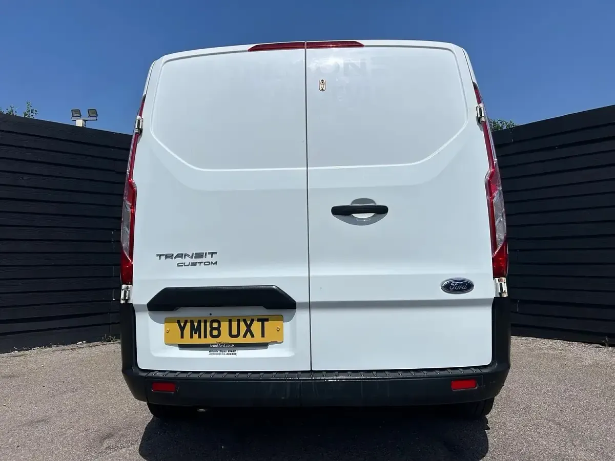 Used Ford Transit Custom 105 HP (77 kW) 2018 White Van