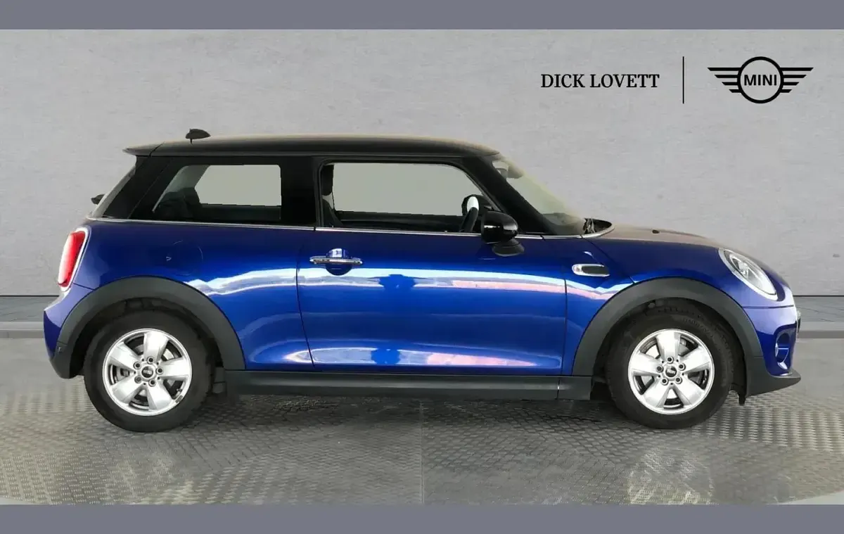 Used Mini Cooper Classic 134 HP (98 kW) 2019 Blue Hatchback