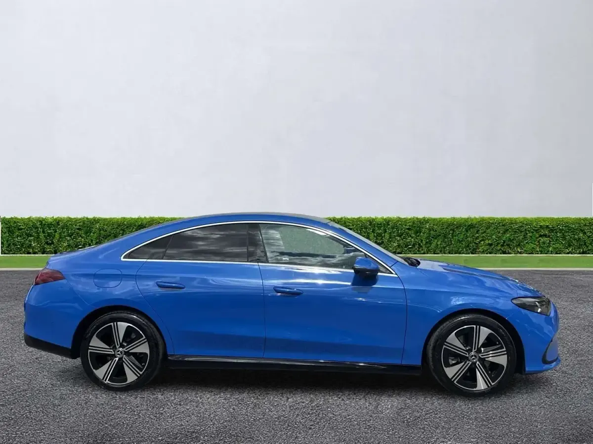 Usado Mercedes CLA 250+ 200 kW (272 HP) 2025 Azul Sedan