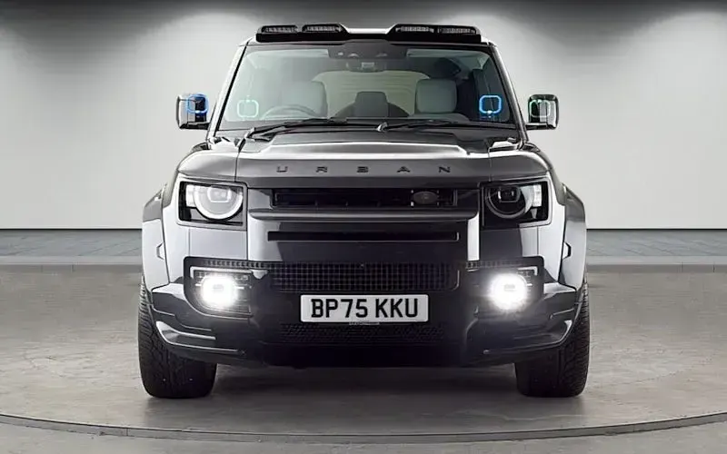 Used Land Rover Defender HSE Dynamic 350 HP (257 kW) 2024 Carpathian grey SUV
