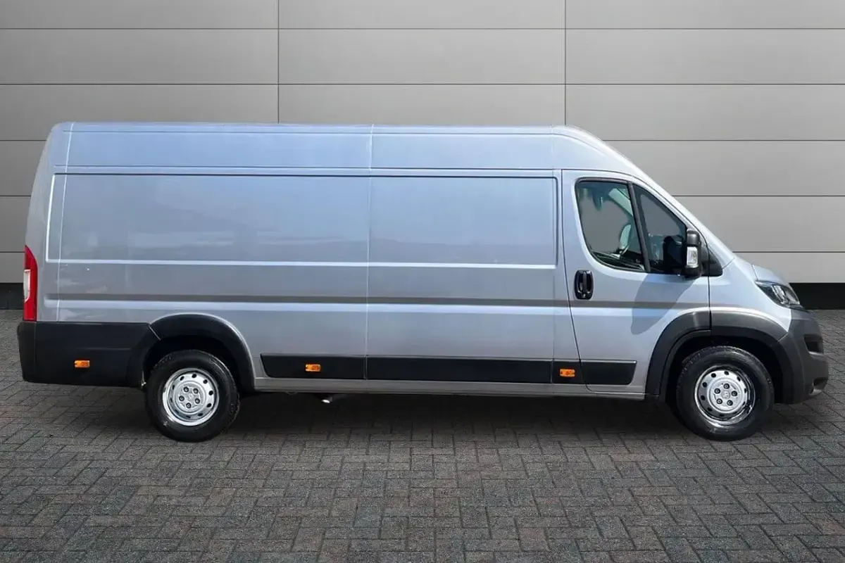 Used Peugeot Boxer Premium 163 HP (119 kW) 2023 Grey Van
