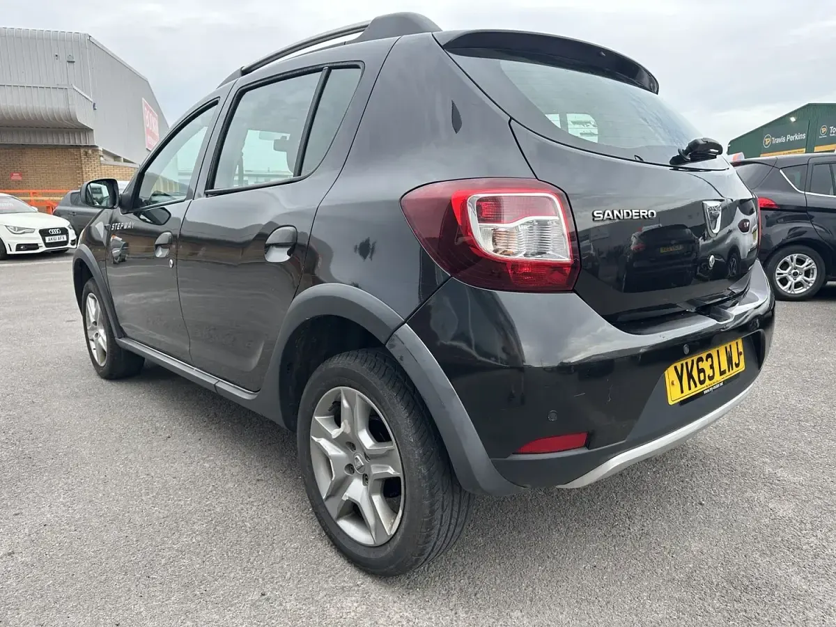 Used Dacia Sandero Lauréate 90 HP (66 kW) 2013 Black Hatchback