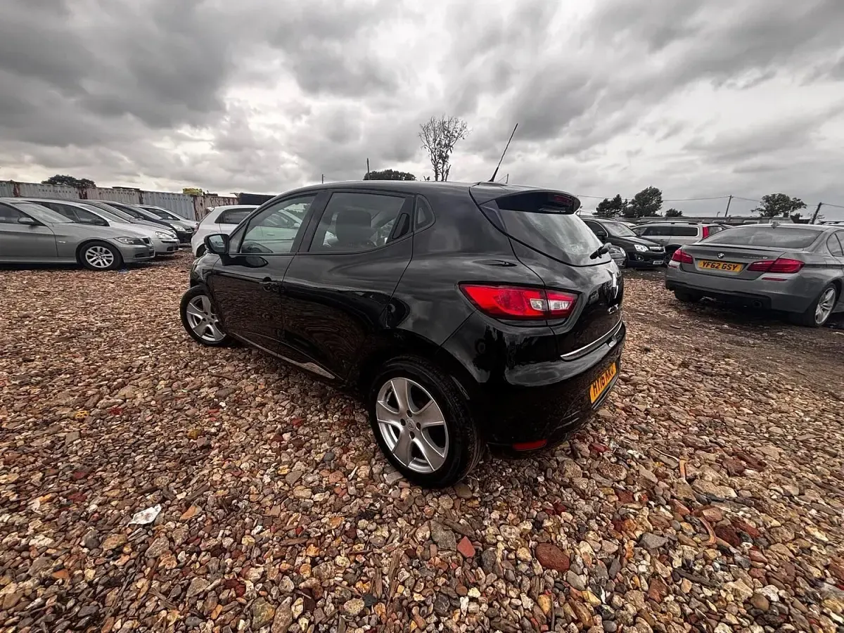 Used Renault Clio IV Dynamique 90 HP (66 kW) 2016 Black Hatchback