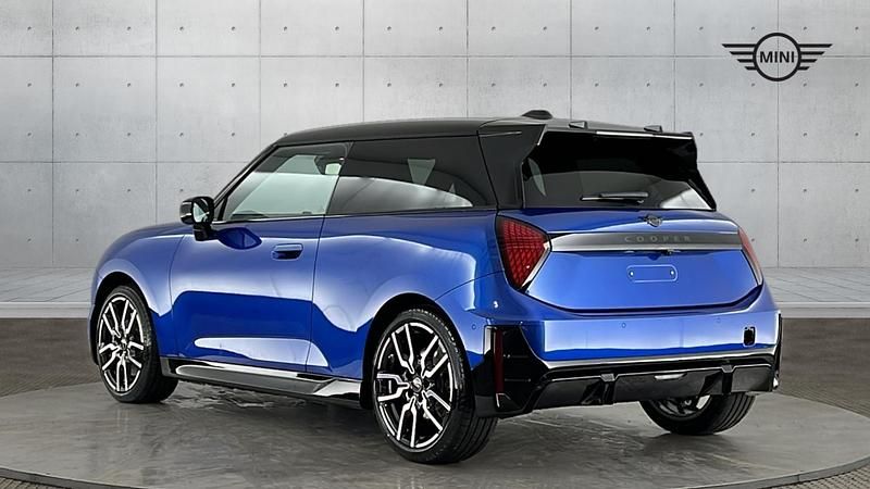 Usado Mini Cooper Hatch 133 kW (181 CV) 2025 Azul Utilitario