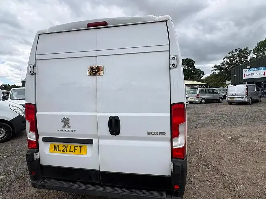 Used Peugeot Boxer 140 HP (102 kW) 2021 White Van