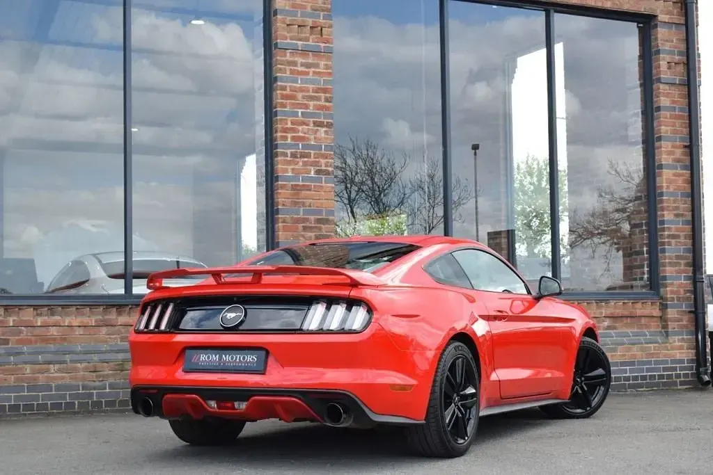 Usado Ford Mustang Fastback 350 HP (257 kW) 2018 Vermelho Coupé