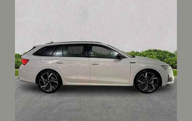 Used Skoda Octavia SportLine 147 HP (108 kW) 2026 White Estate