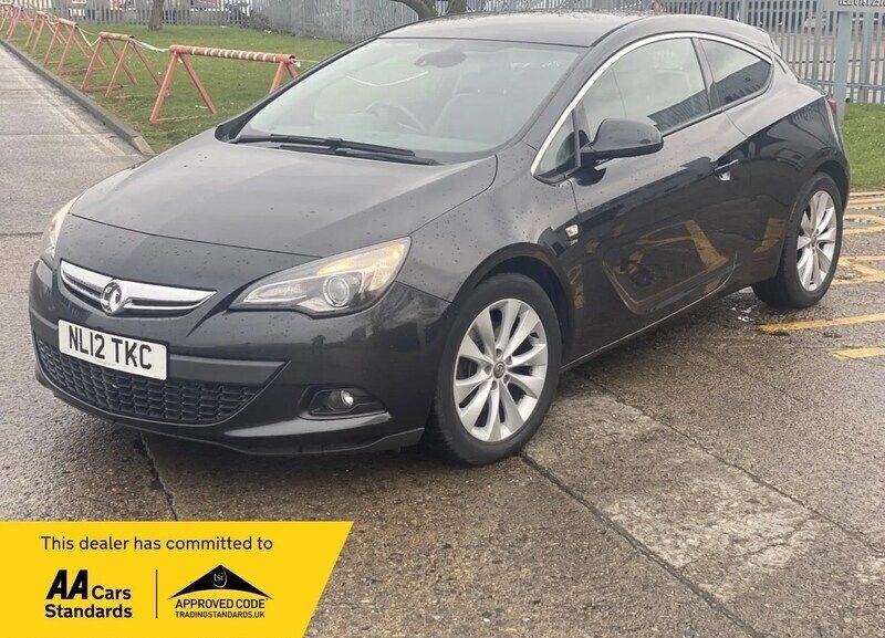 Black Used 2012 Vauxhall Astra GTC SRi Hatchback | £2,000 (Good price) - Image 1/4