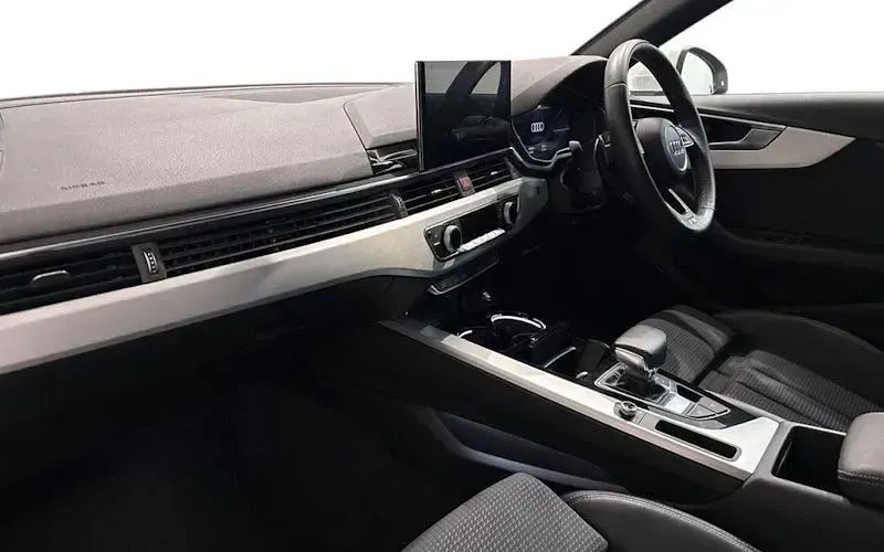 Used Audi A4 S-Line 150 HP (110 kW) 2022 White Sedan