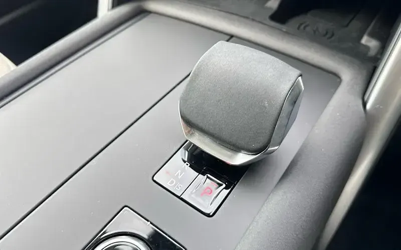 Used Land Rover Discovery 349 HP (256 kW) 2025 Black SUV