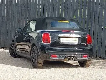 Begagnad Mini Cooper S Cabriolet Exclusive 192 HK (141 kW) 2019 Svart Cab