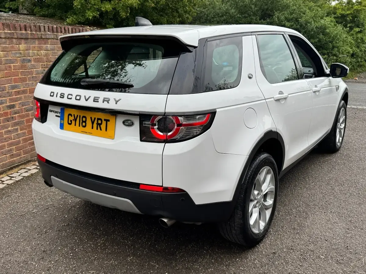 Used Land Rover Discovery 5 HSE 300 HP (220 kW) 2018 White SUV