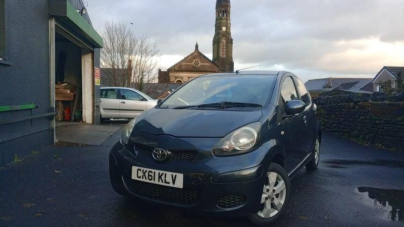 Used Toyota Aygo 67 HP (49 kW) 2011 Grey Hatchback