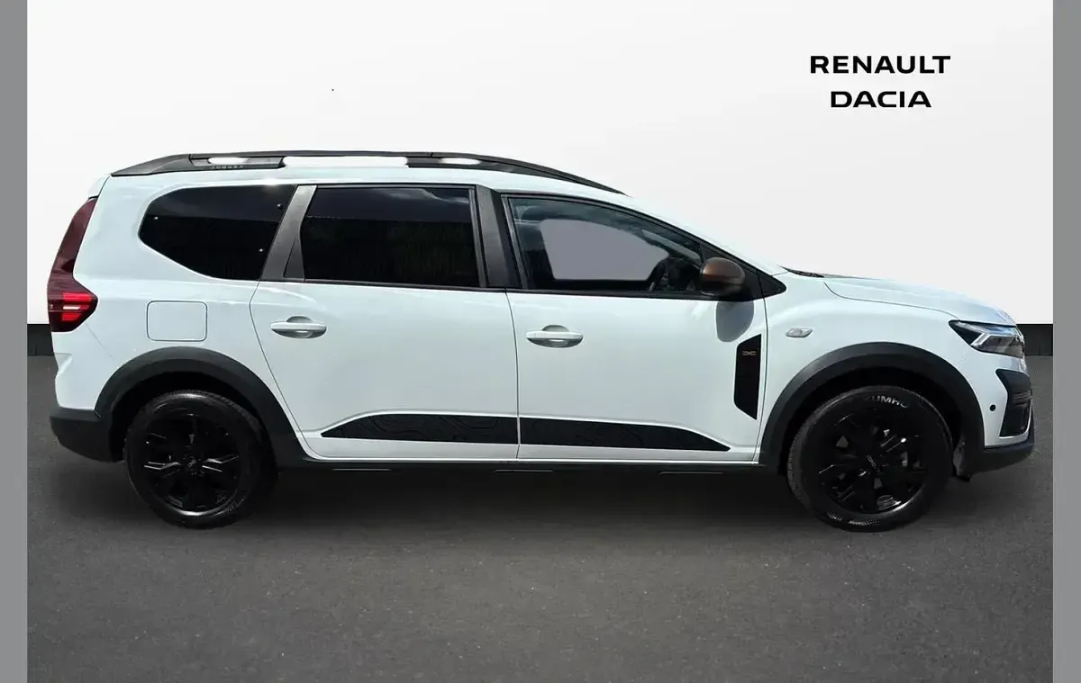 Used Dacia Jogger Extreme 141 HP (103 kW) 2024 White MPV