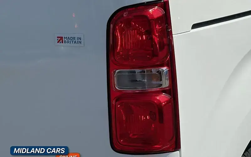Used Vauxhall Vivaro 101 HP (74 kW) 2021 White MPV