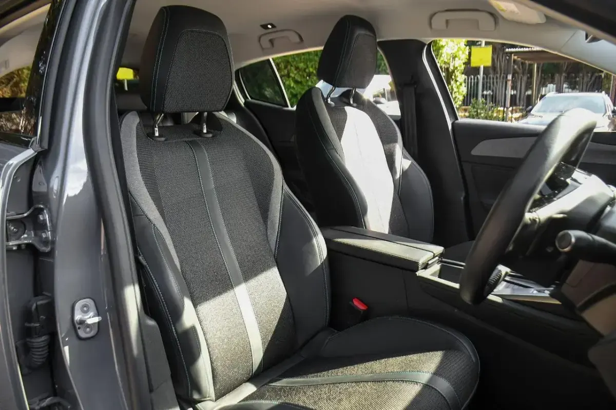 Gebraucht Peugeot 408 Allure 134 PS (98 kW) 2025 Grau SUV