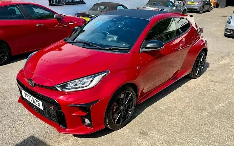 Używany Toyota Yaris 272 KM (200 kW) 2021 Czerwony Hatchback
