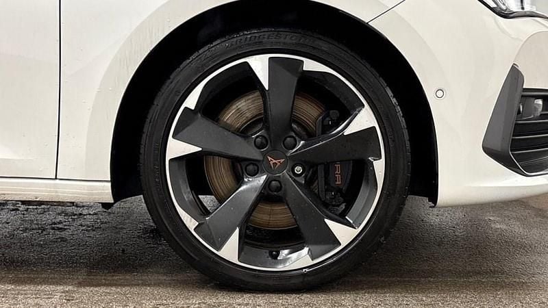 Used Cupra Leon VZ1 245 HP (180 kW) 2023 White Hatchback