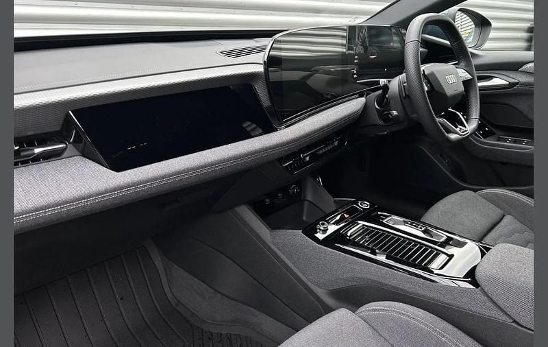Second-hand Audi e-tron S-Line 314 kW (428 CP) 2025 Albastru SUV