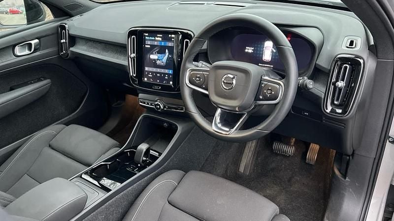 Used Volvo XC40 Core 175 kW (238 HP) 2023 Silver SUV