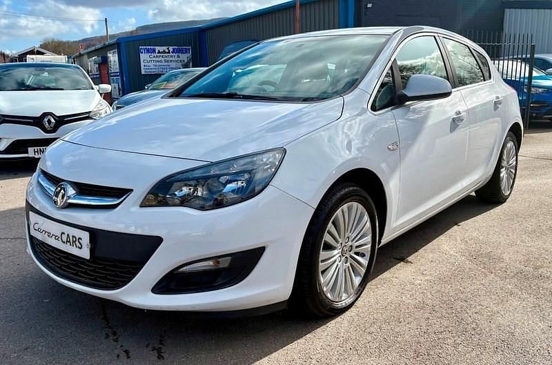 Used Vauxhall Astra Excite 2015 White