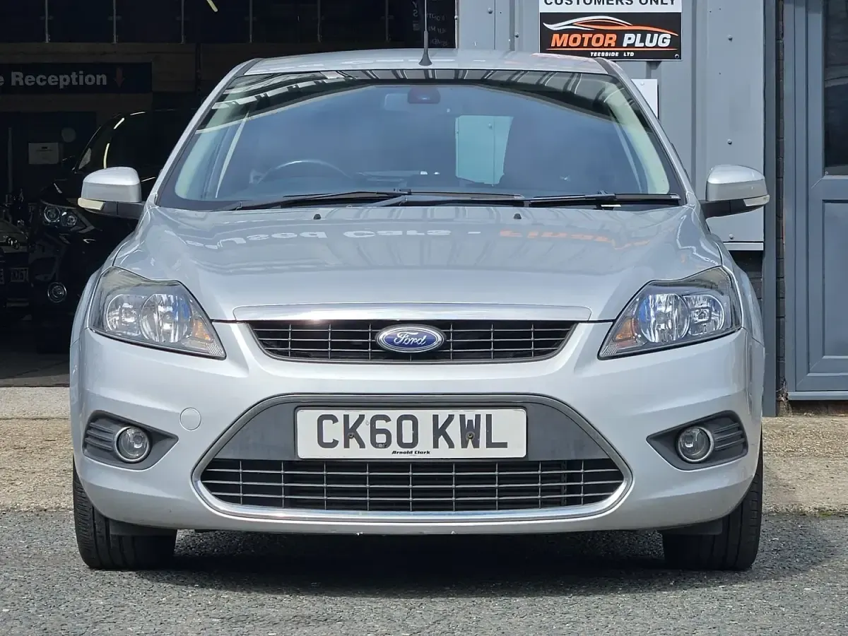 Used Ford Focus Titanium 110 HP (80 kW) 2010 Silver Hatchback