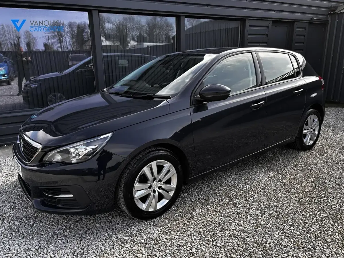 Usado Peugeot 308 Active 130 HP (95 kW) 2019 Cinzento Citadino