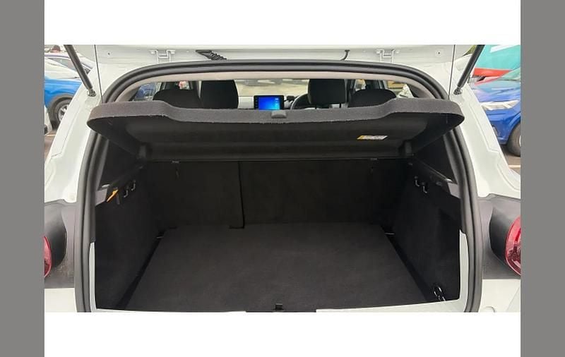 Used Dacia Sandero Comfort 90 HP (66 kW) 2022 White SUV