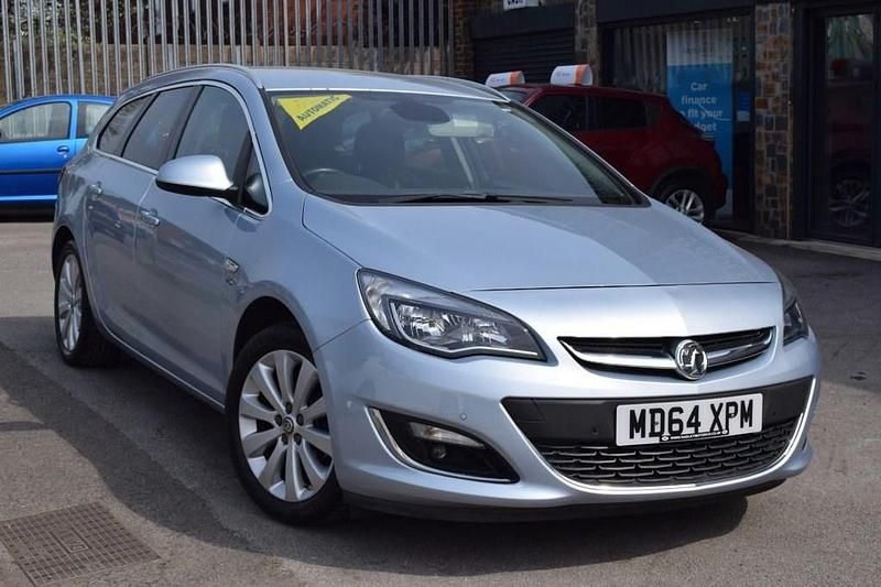 Used Vauxhall Astra Elite 115 HP (84 kW) 2015 Silver Estate