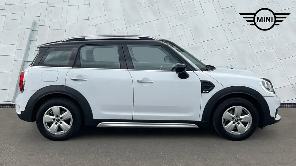 Usado Mini Cooper Countryman Classic 134 HP (98 kW) 2020 Branco SUV