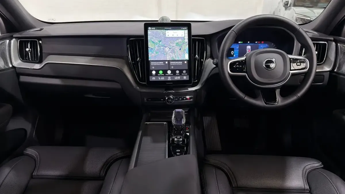 Used Volvo XC60 Ultra 250 HP (183 kW) 2025 Black SUV