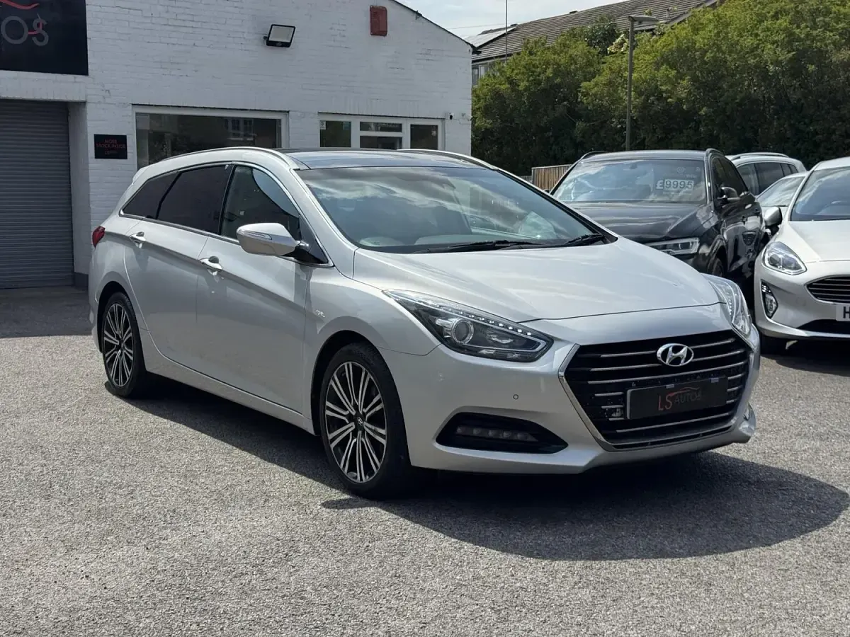 Used Hyundai i40 Premium 139 HP (102 kW) 2015 Silver Estate
