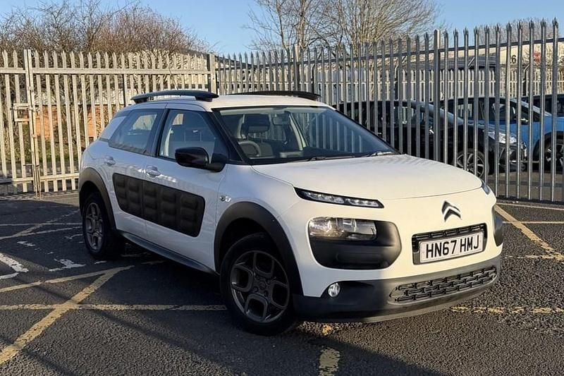 Used Citroën C4 Cactus Feel 82 HP (60 kW) 2017 White Hatchback
