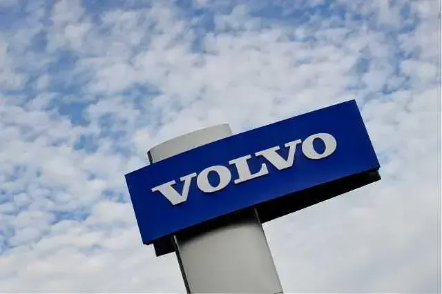 Used Volvo XC40 Plus 197 HP (144 kW) 2025 Black SUV