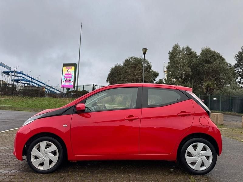 Used Toyota Aygo X-play 69 HP (50 kW) 2016 Red Hatchback