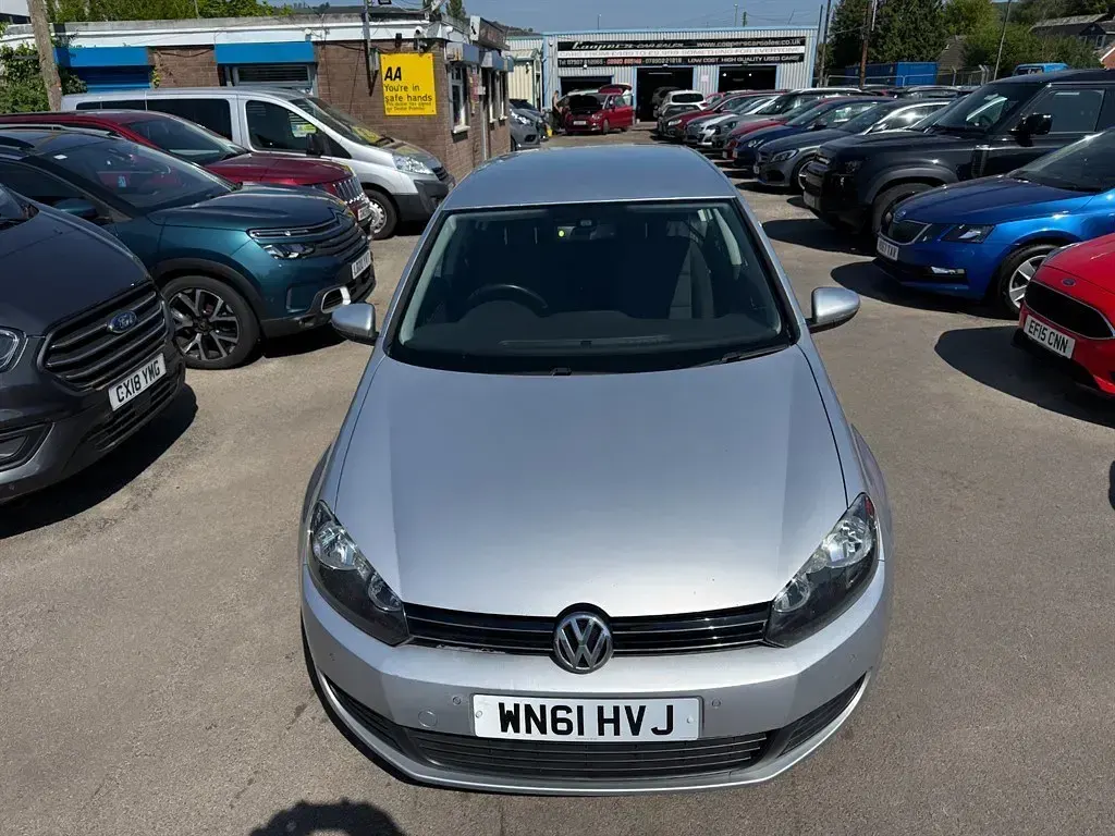 Usado VW Golf VI Match 105 HP (77 kW) 2011 Prateado Citadino