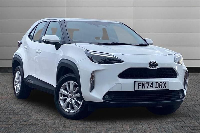 White Used 2024 Toyota Yaris Cross SUV | £20,995 (Good price) - Image 1/3