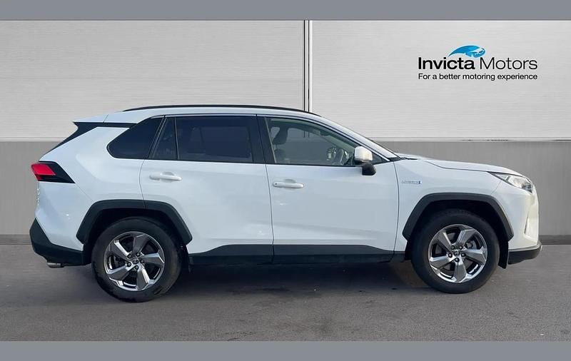Used Toyota RAV4 Hybrid Design 218 HP (160 kW) 2019 White SUV