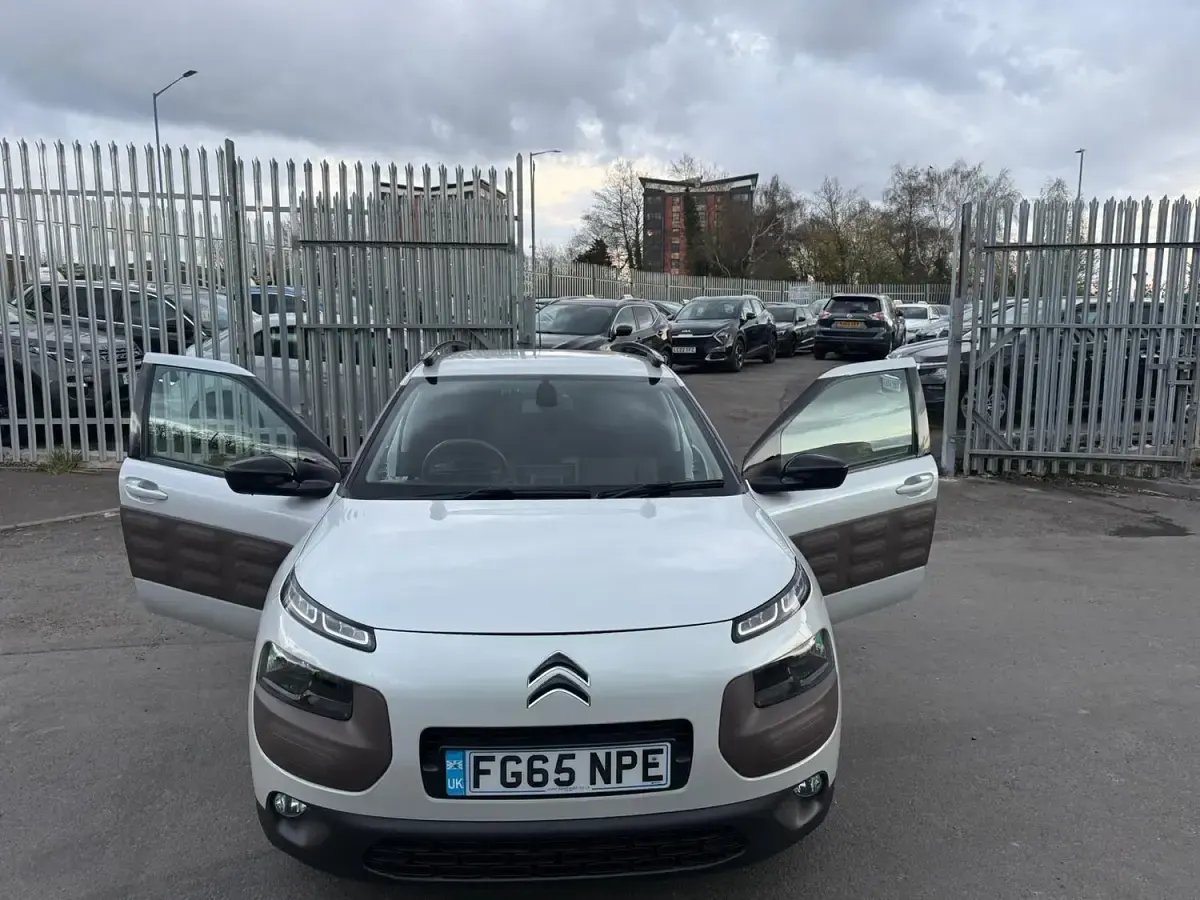 Used Citroën C4 Cactus Flair 2015 White Hatchback