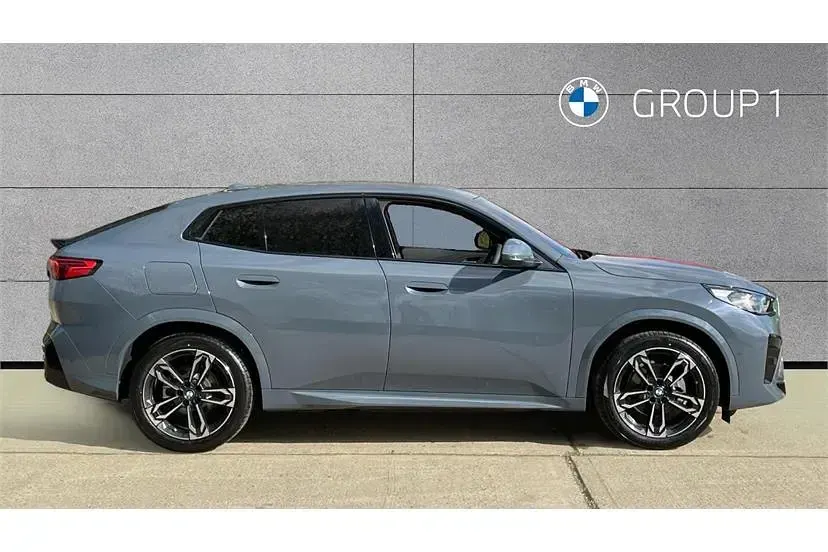Usado BMW iX2 M Sport 150 kW (204 HP) 2026 Cinzento SUV