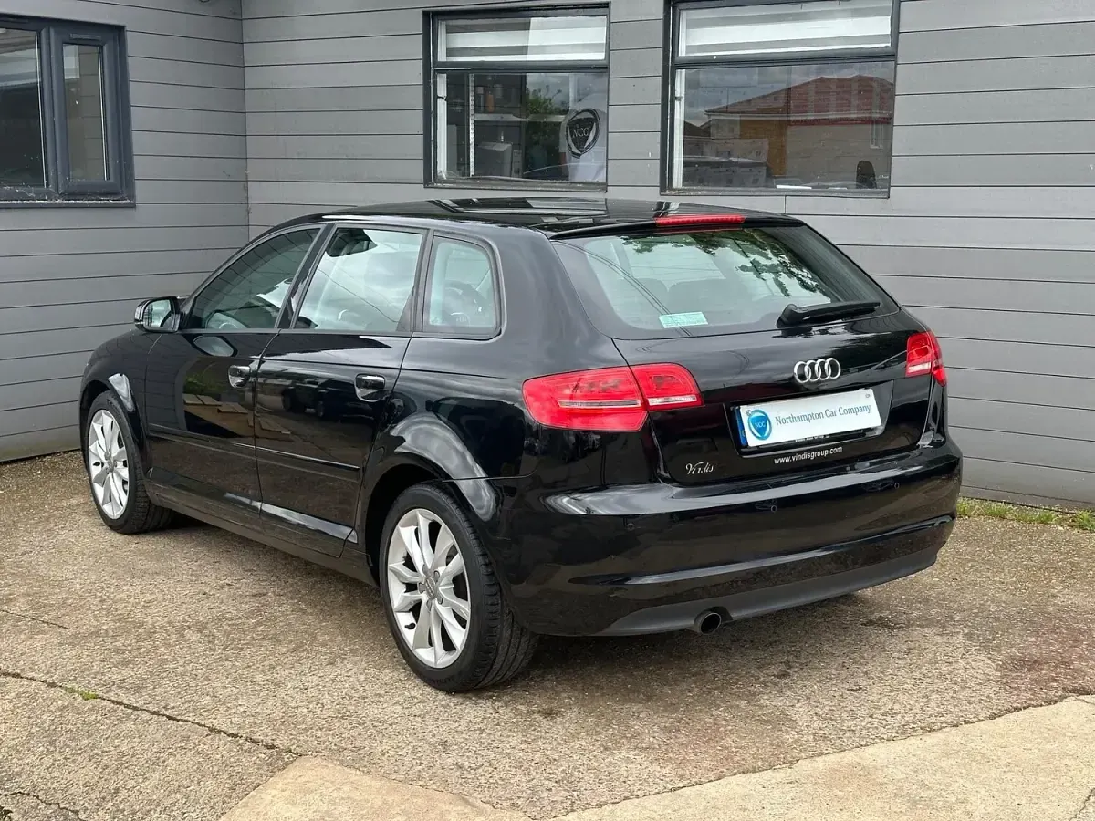 Used Audi A3 Sportback Sport 140 HP (102 kW) 2012 Black Hatchback