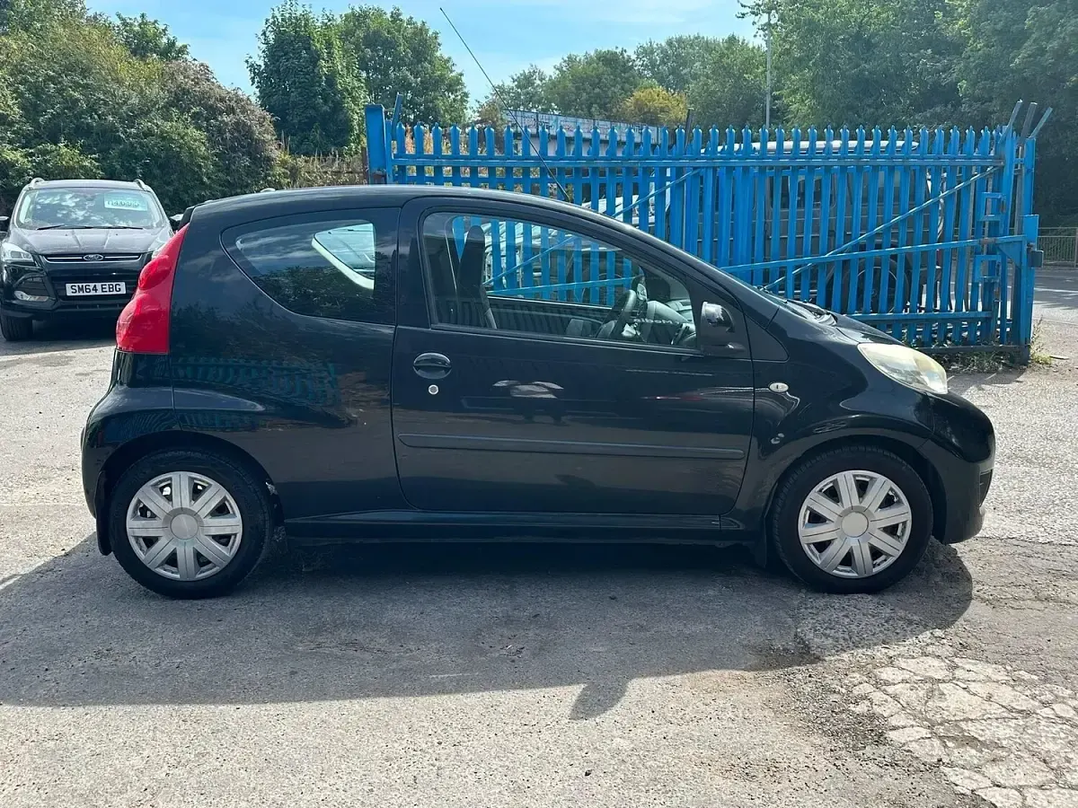 Used Peugeot 107 68 HP (50 kW) 2011 Black Hatchback