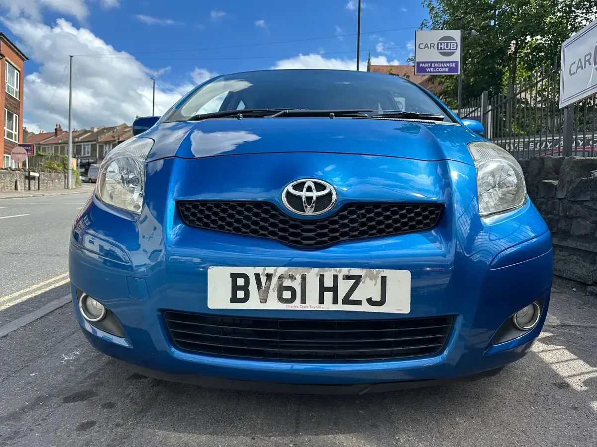 Used Toyota Yaris 101 HP (74 kW) 2011 Blue Hatchback