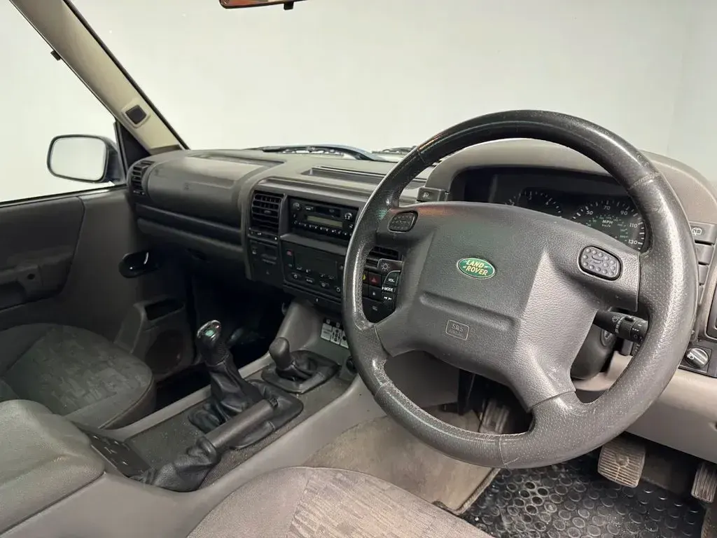 Used Land Rover Discovery 136 HP (100 kW) 2001 Red SUV