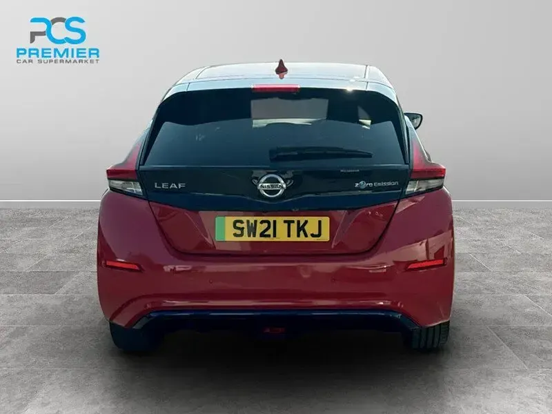 Used Nissan Leaf N-Connecta 110 kW (150 HP) 2021 Red Hatchback