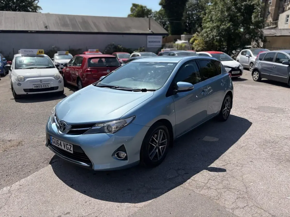Used Toyota Auris 90 HP (66 kW) 2014 Blue Hatchback